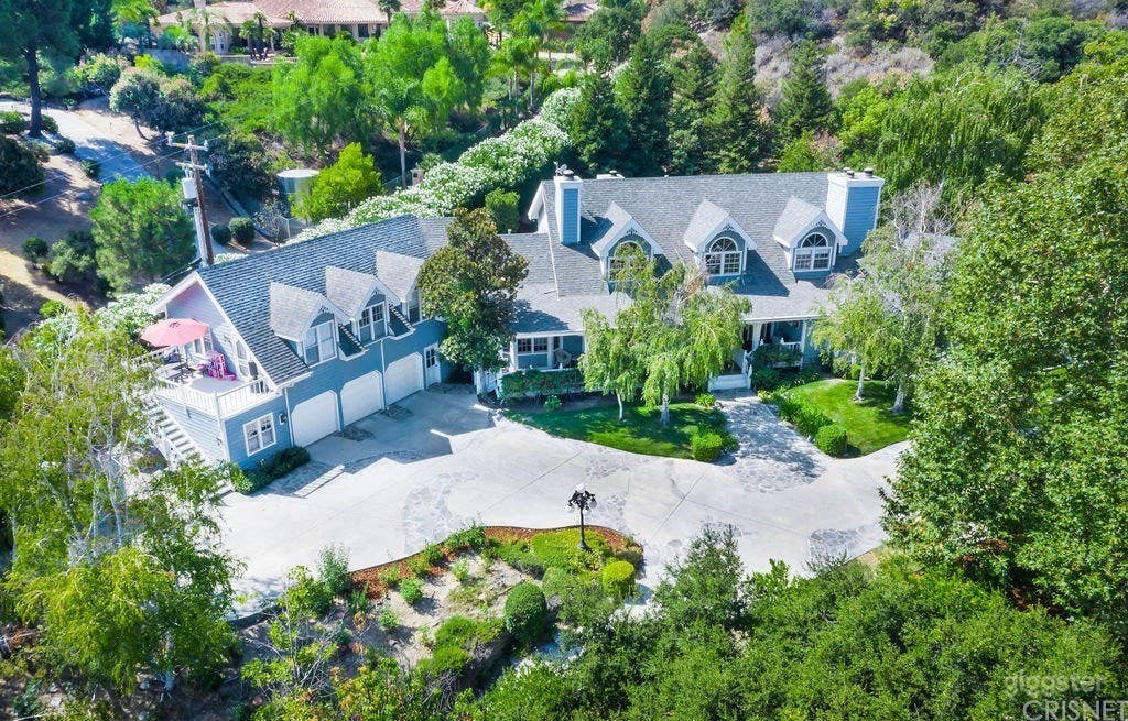 Large private driveway with 3-car garage