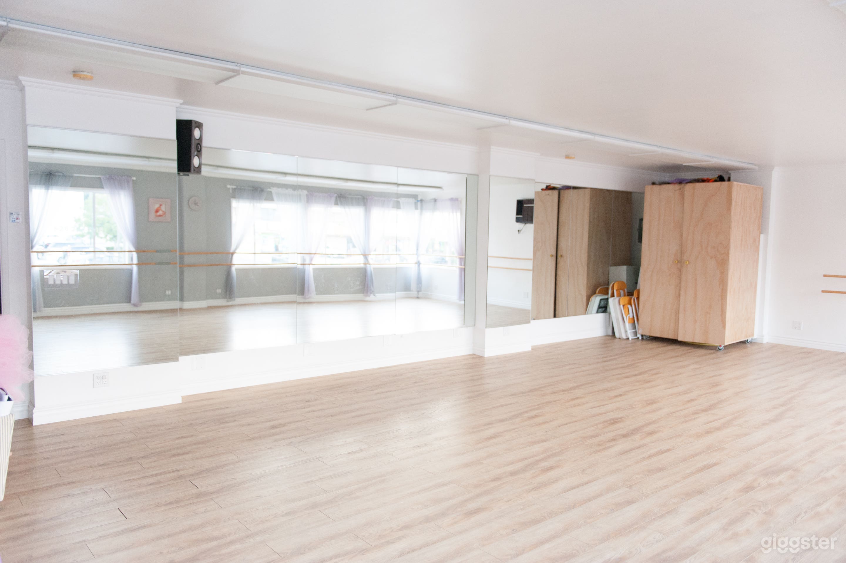  Private, Bright Hollywood Dance Studio Space  Photo 2