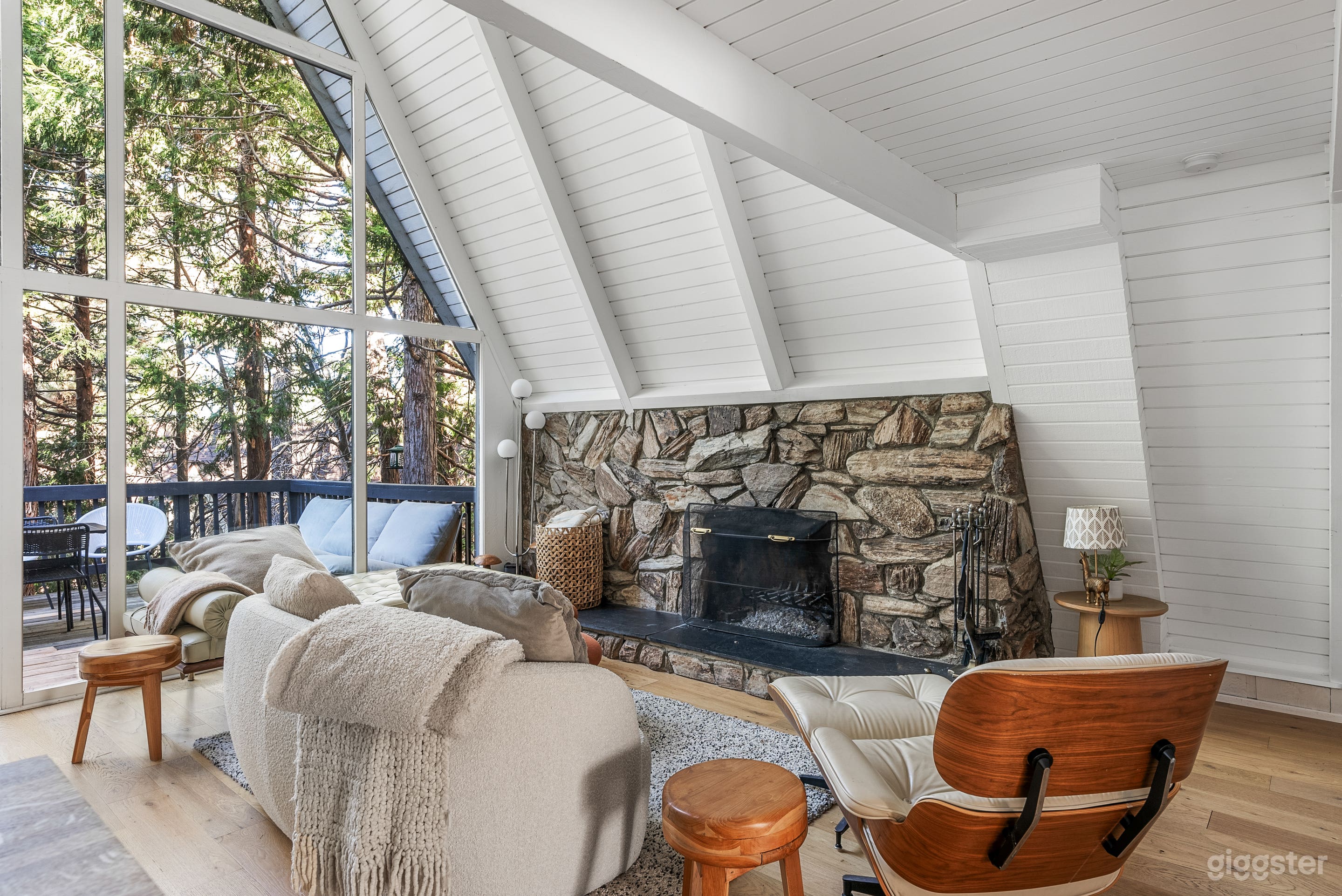 Luxury Modern A-Frame in a Serene Setting Photo 1