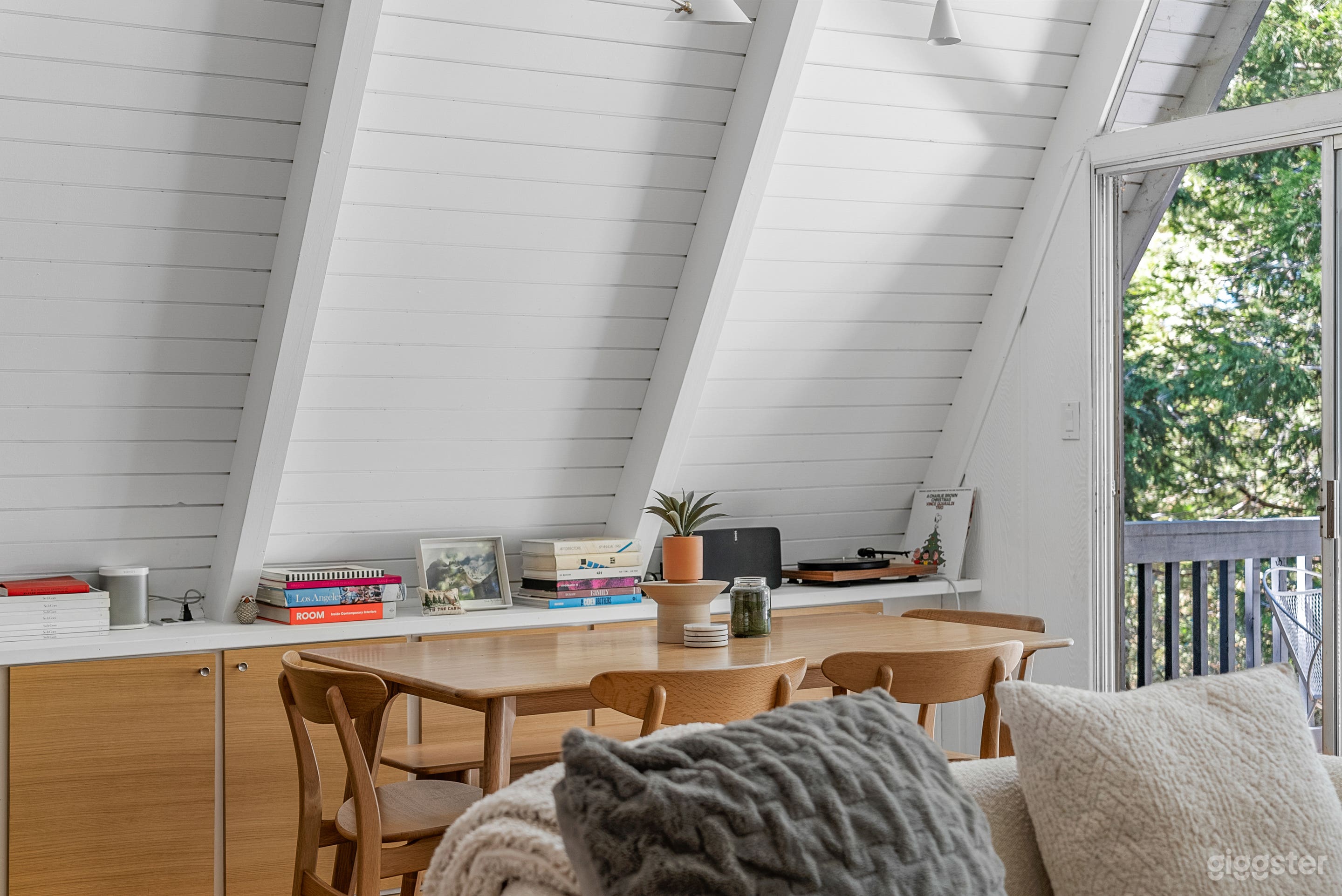 Luxury Modern A-Frame in a Serene Setting Photo 4