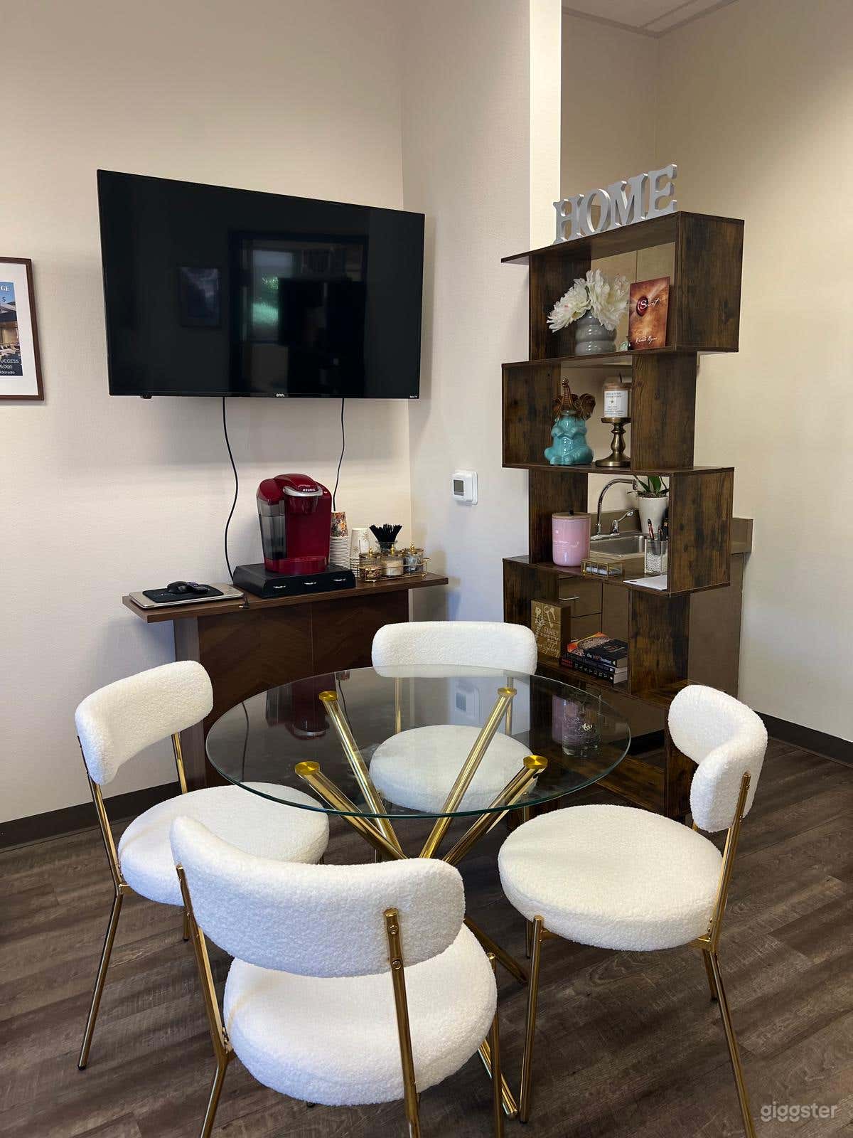 Office For Rent in Sahara and Fort Apache Photo 2