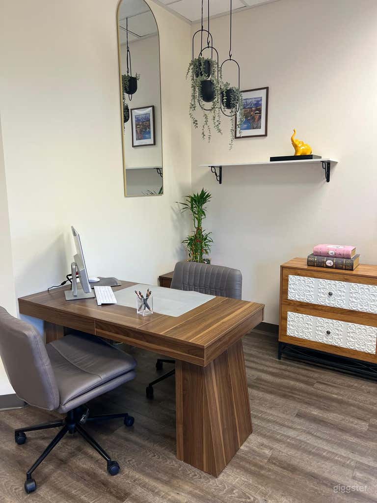  Office For Rent in Sahara and Fort Apache 