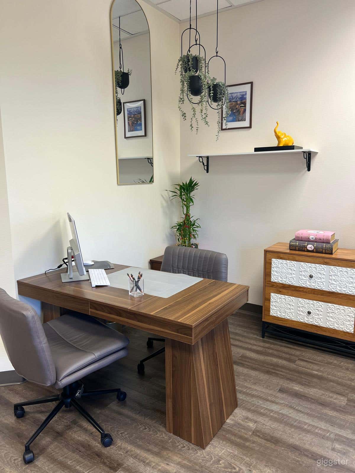 Office For Rent in Sahara and Fort Apache Photo 1