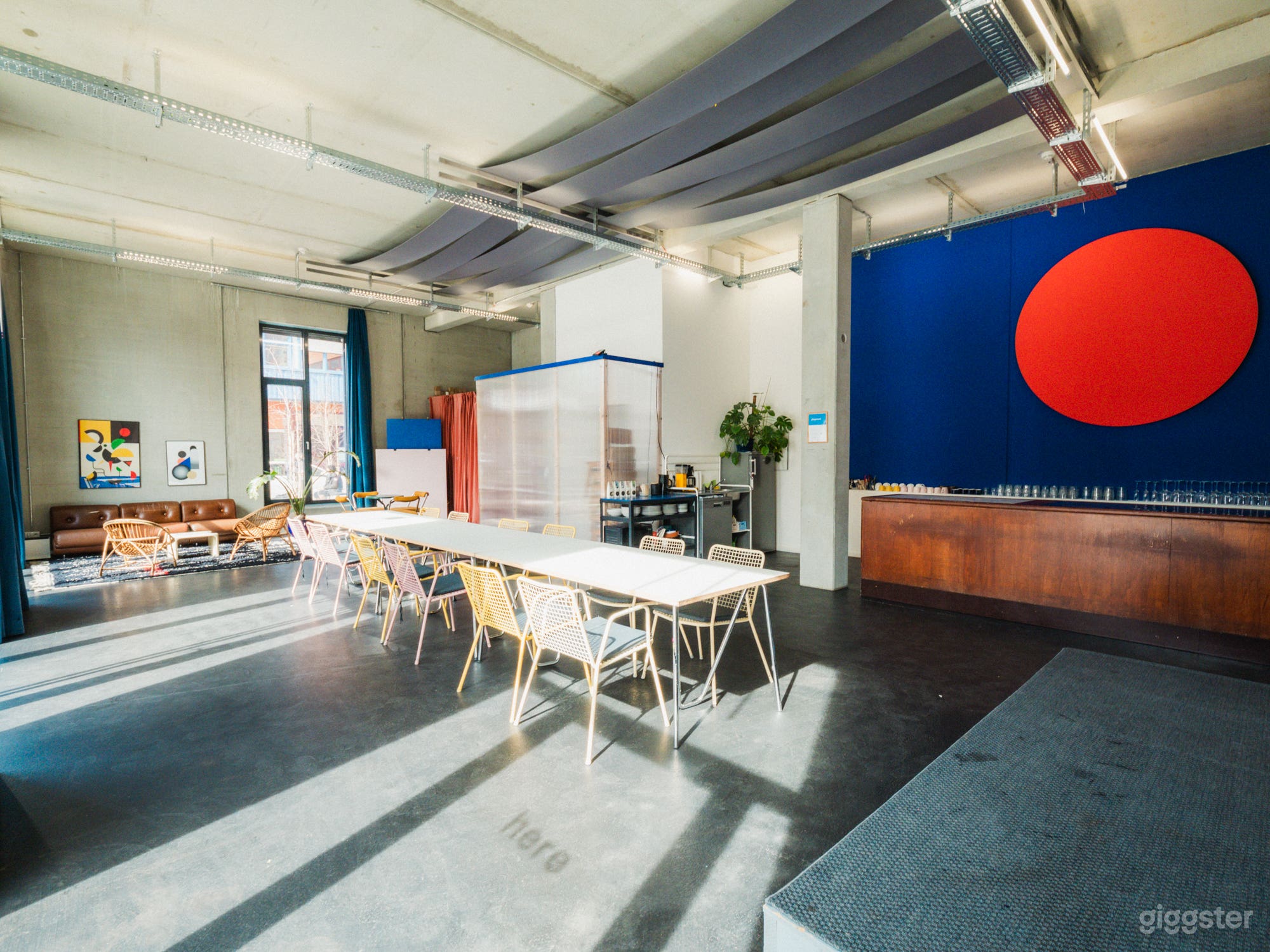 Farbenfroher, inspiriender Creative Space Foto 1