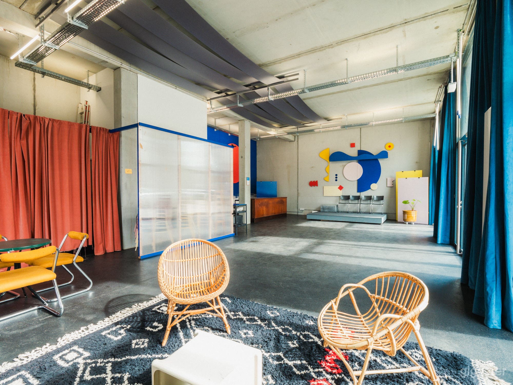 Farbenfroher, inspiriender Creative Space Foto 4