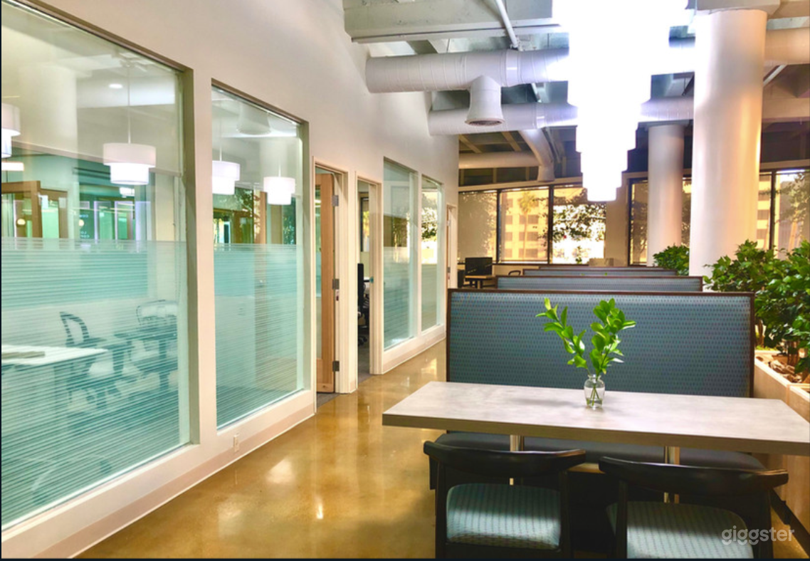 Well-kept Lounge in Los Angeles Photo 4