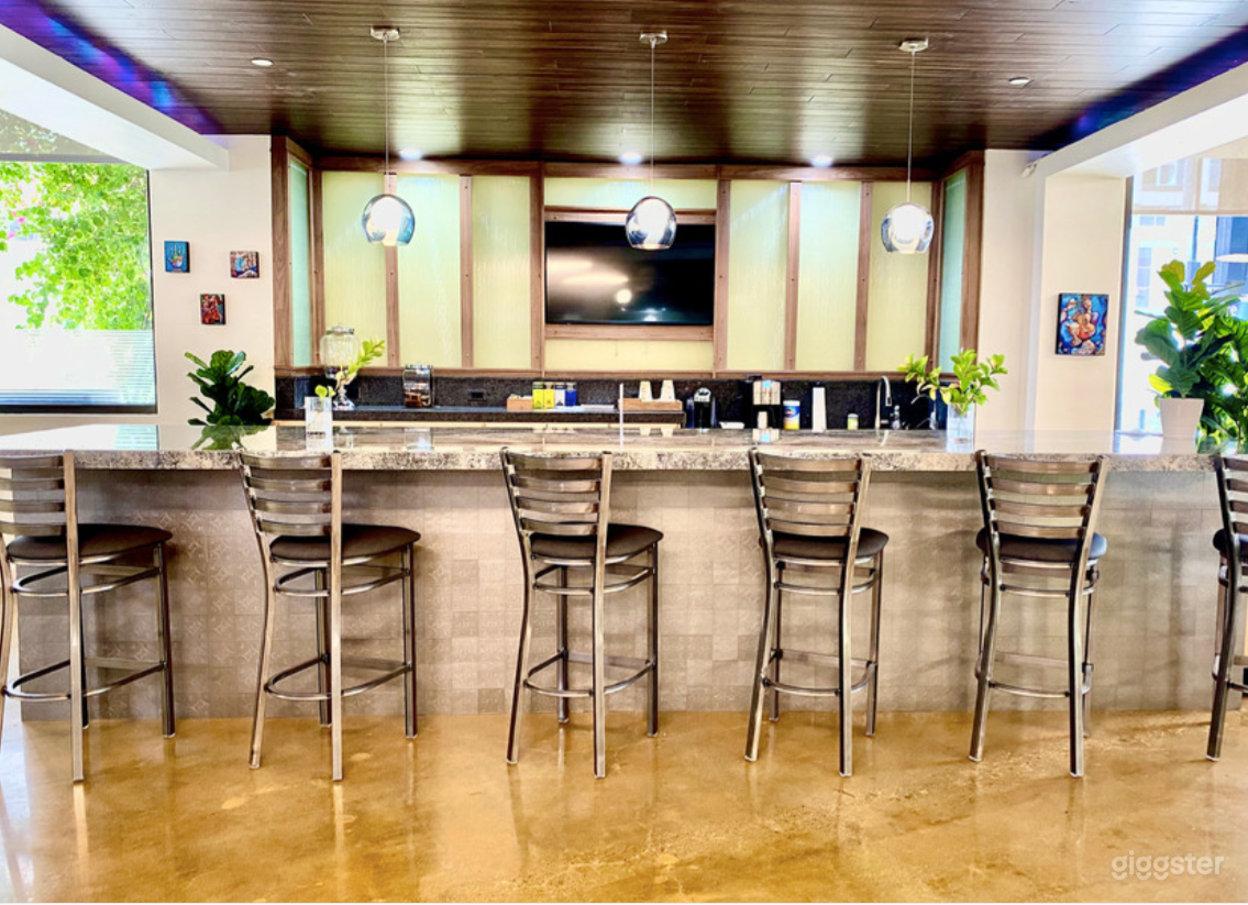 Well-kept Lounge in Los Angeles Photo 3