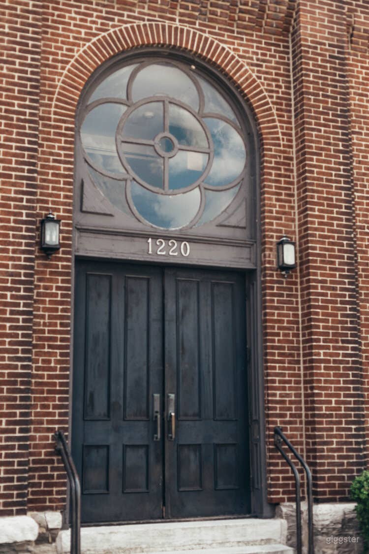 Modern Old Charm Concert Venue Photo 2