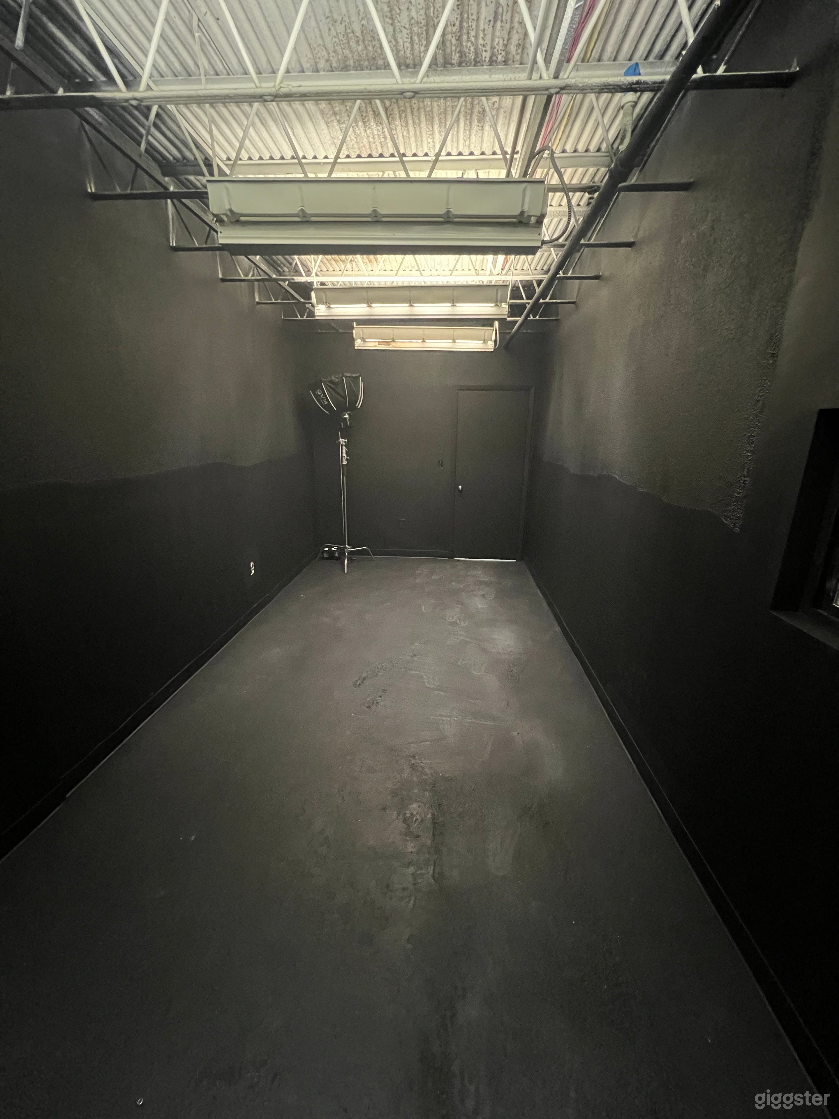 The All Black Room Photo 4