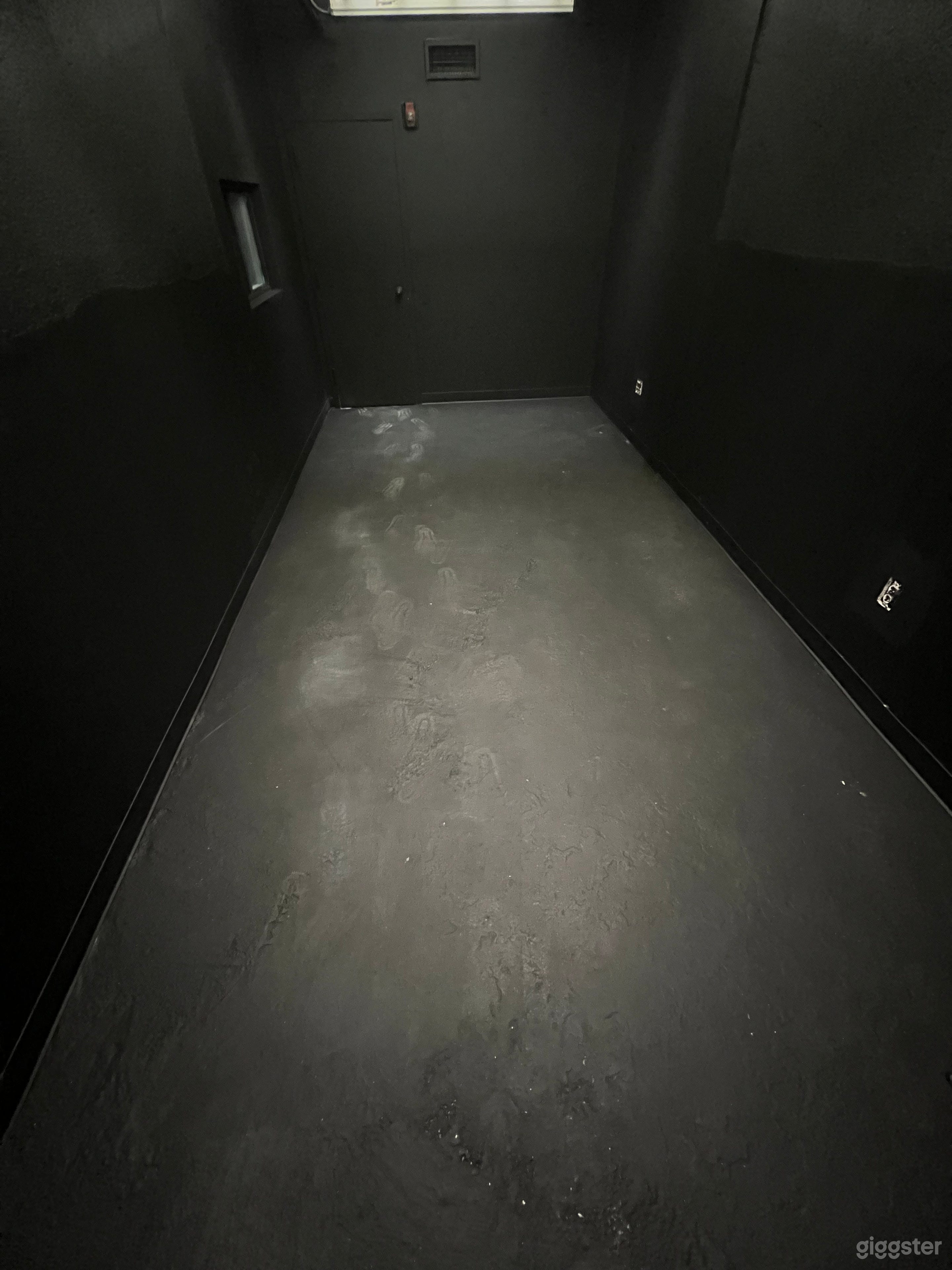 The All Black Room Photo 2