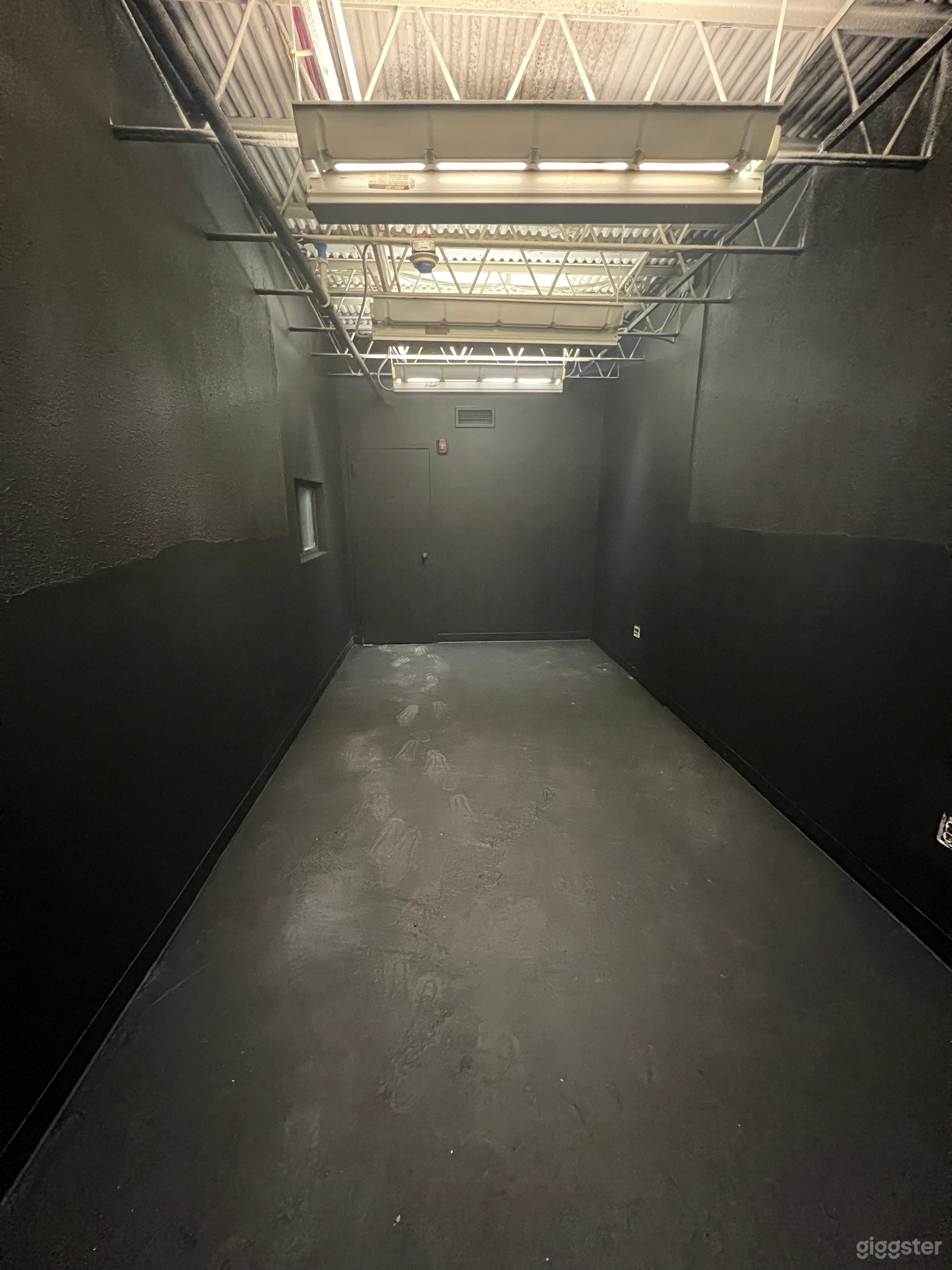 The All Black Room Photo 3