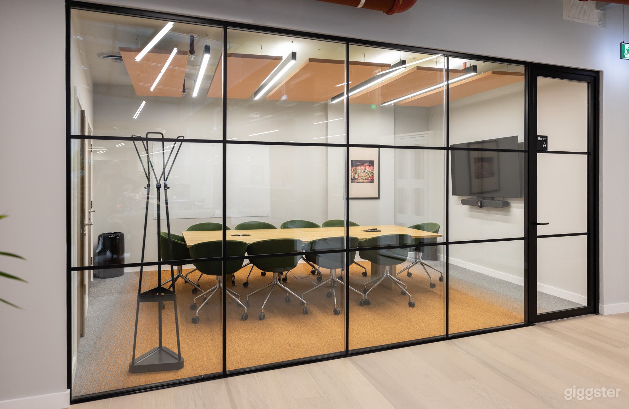  Meeting Room A and Lounge Photo 2