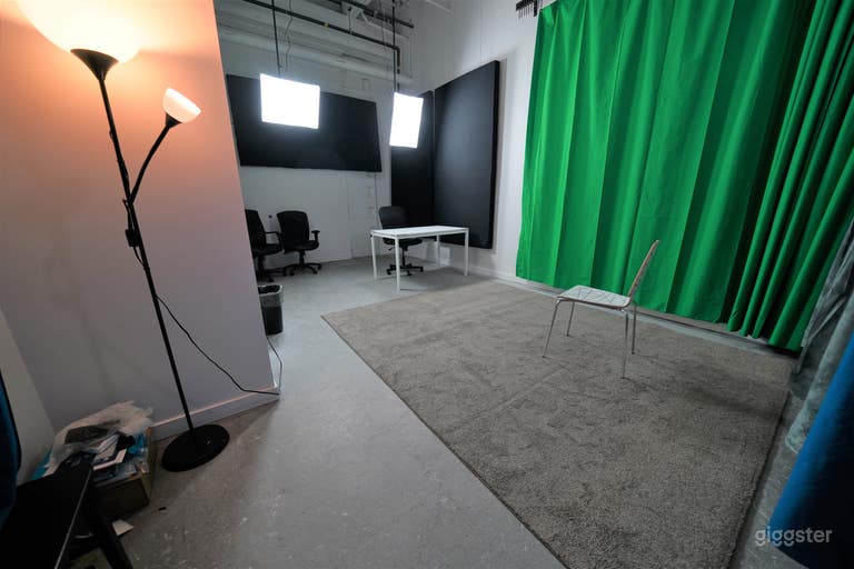  Intimate Photo/Film Studio 