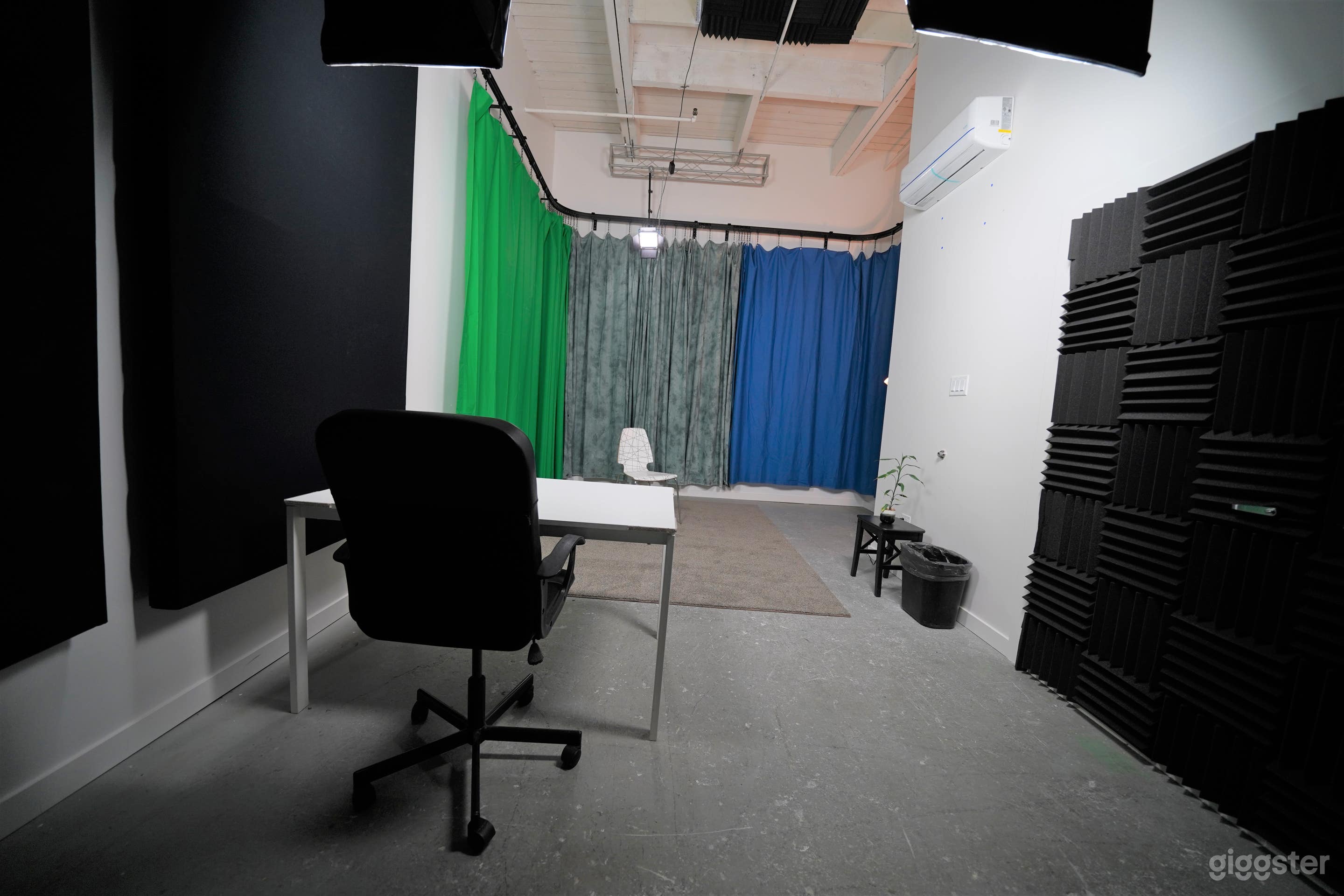 Intimate Photo/Film Studio Photo 4