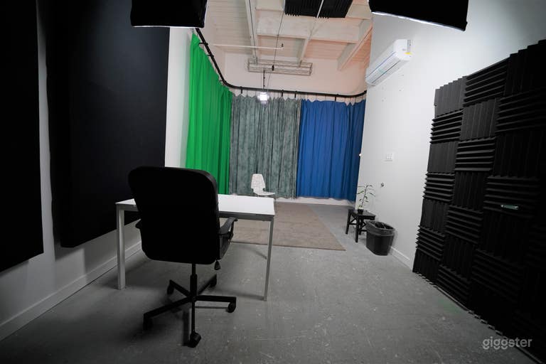  Intimate Photo/Film Studio 