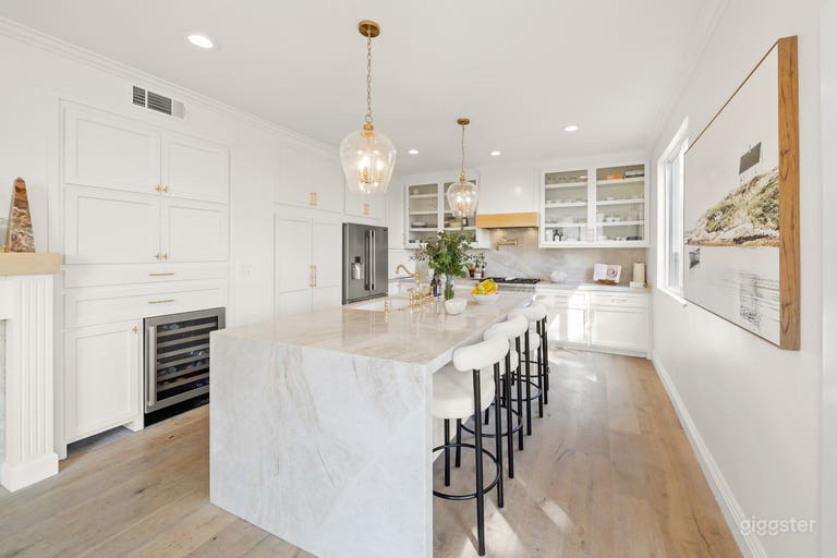  2 Story Home with Beautifully Styled Room 