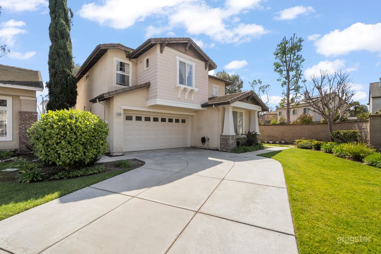  2 Story Home with Beautifully Styled Room 
