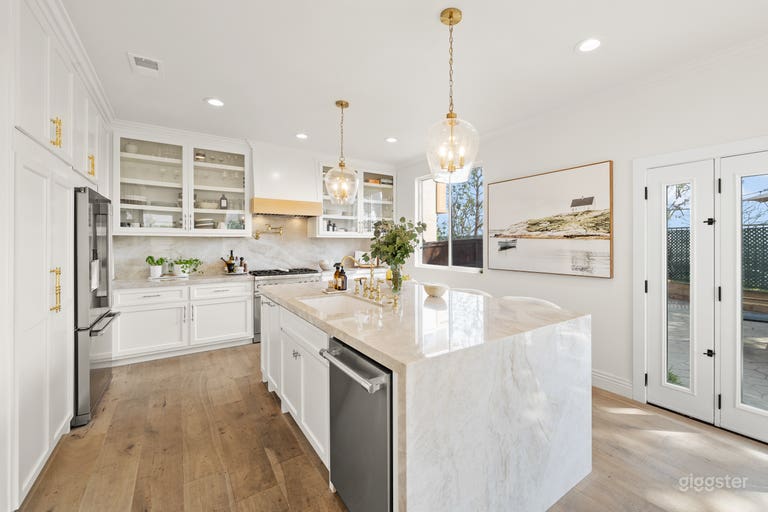  2 Story Home with Beautifully Styled Room 