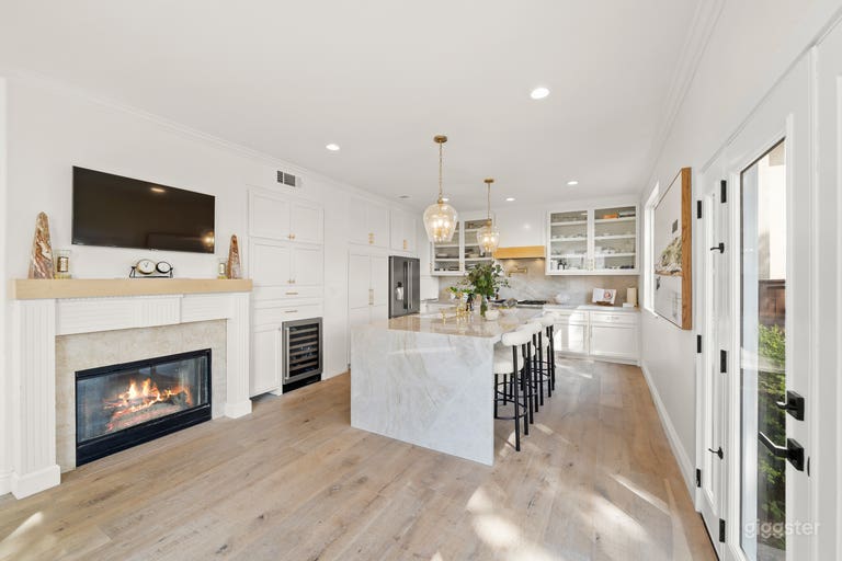  2 Story Home with Beautifully Styled Room 