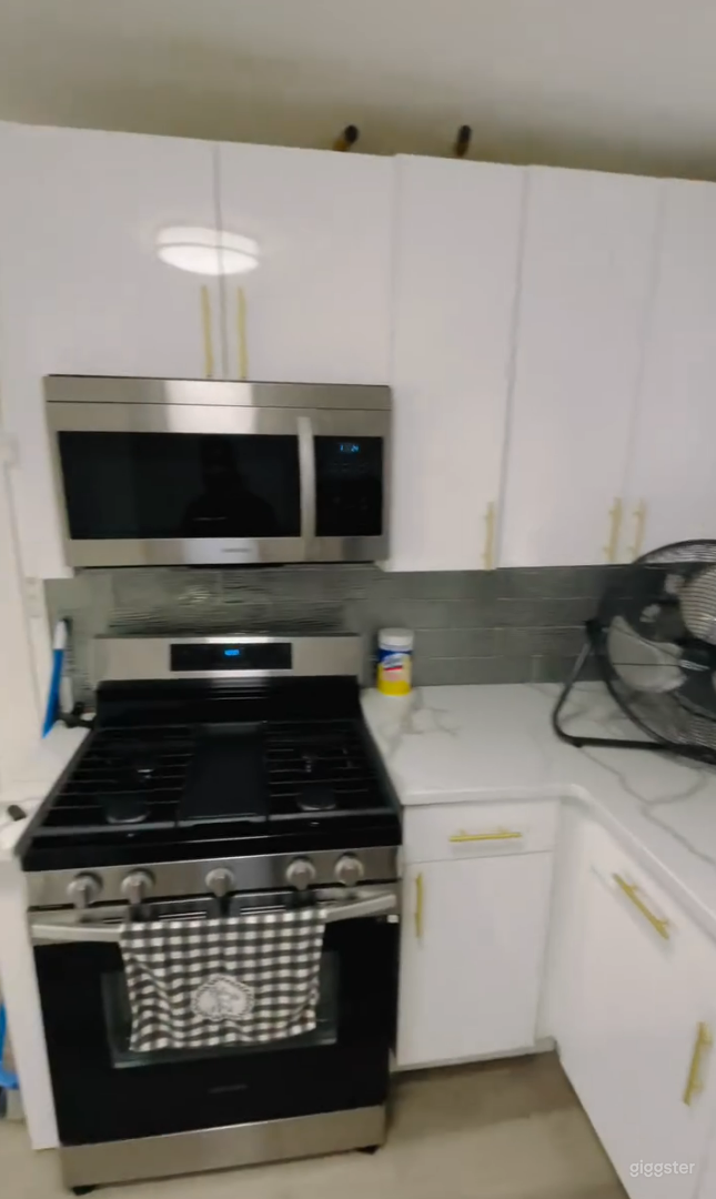 Small Portrait Photography Space Photo 4