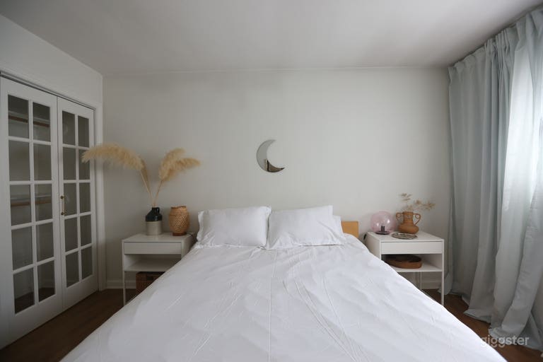  Unique House with Garden and Hand Painted Mural 