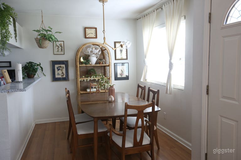 Unique House with Garden and Hand Painted Mural 