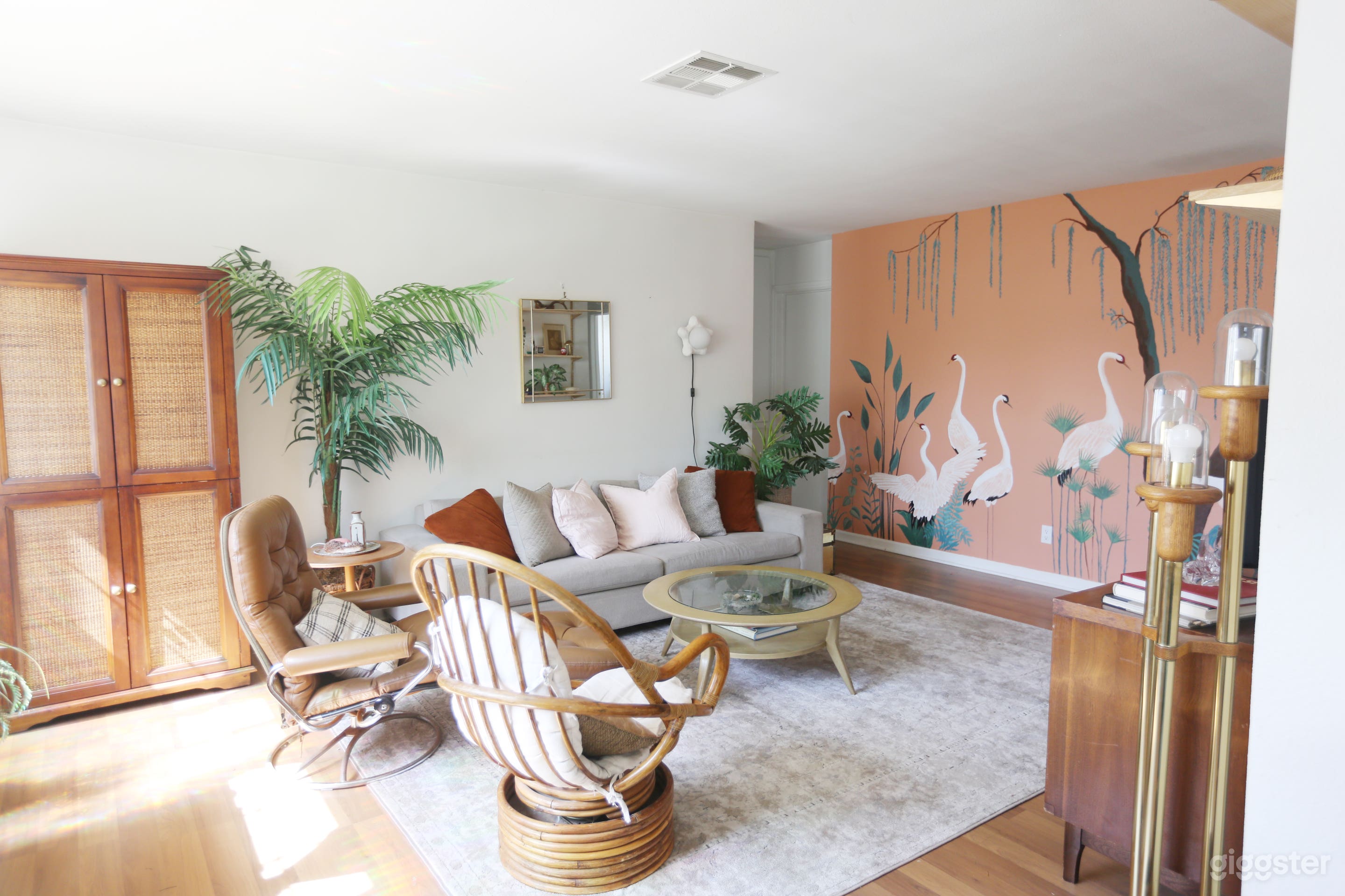 Unique House with Garden and Hand Painted Mural Photo 1