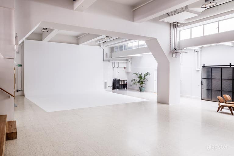  Versatile space for filming and corporate events 