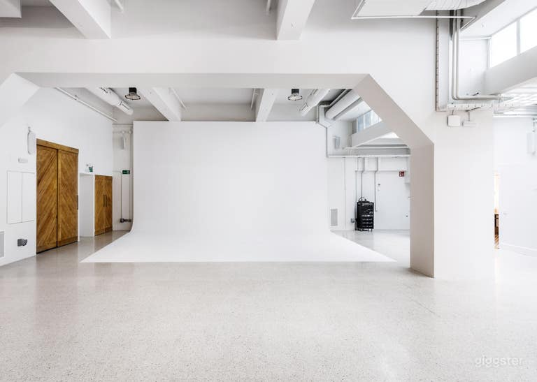  Versatile space for filming and corporate events 
