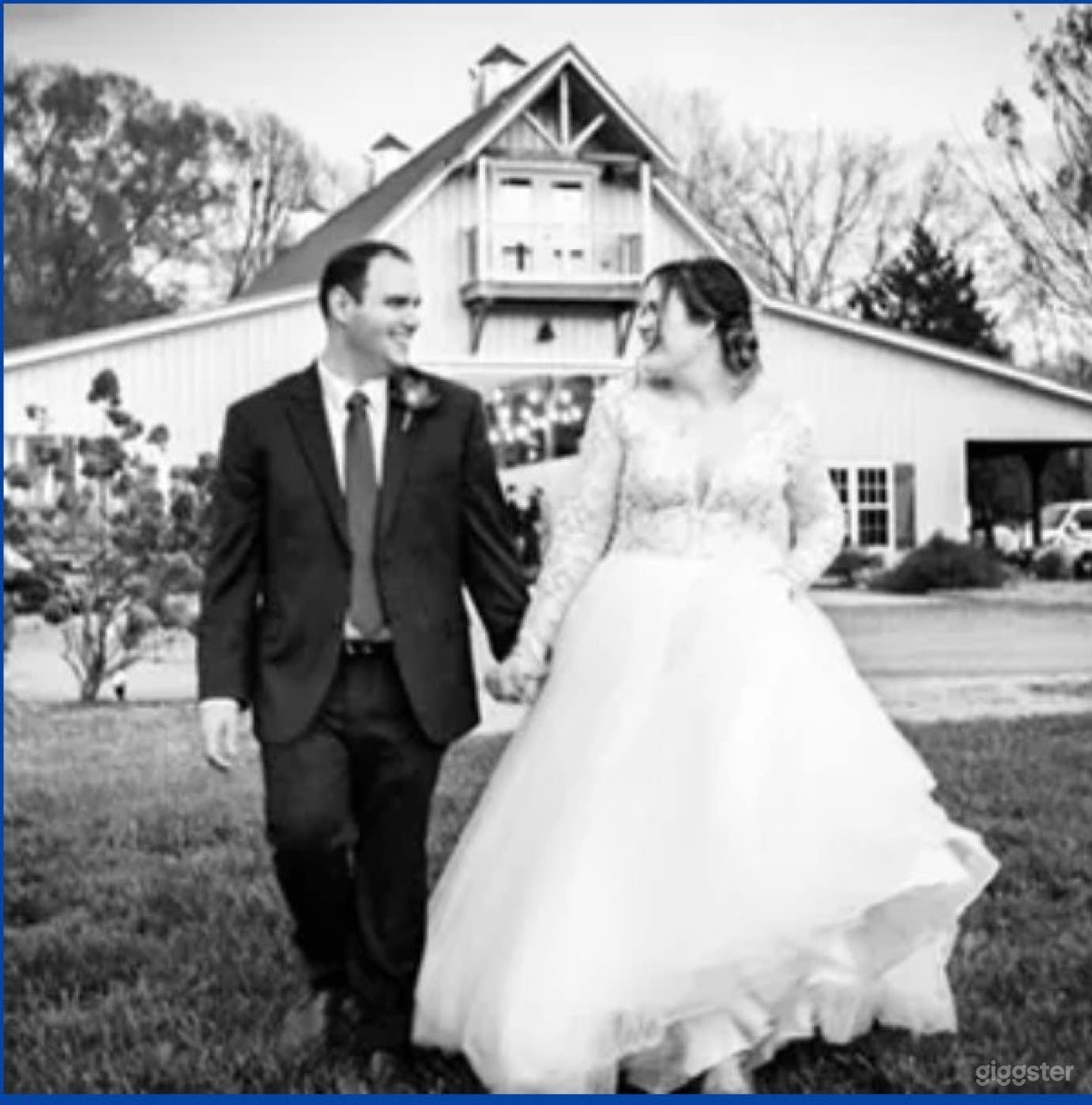 Modern Barn With Rustic Theme Photo 4