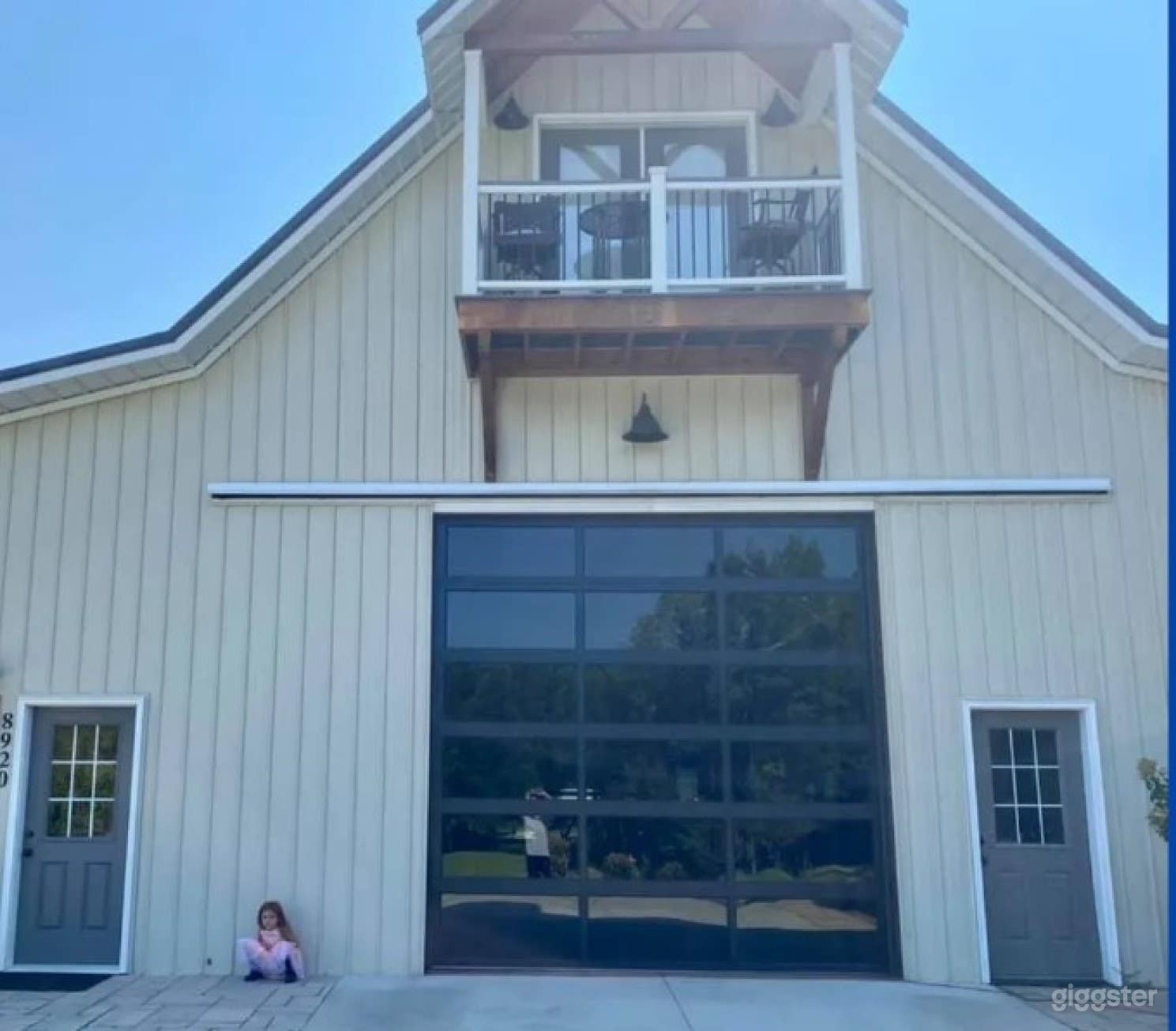 Modern Barn With Rustic Theme Photo 2
