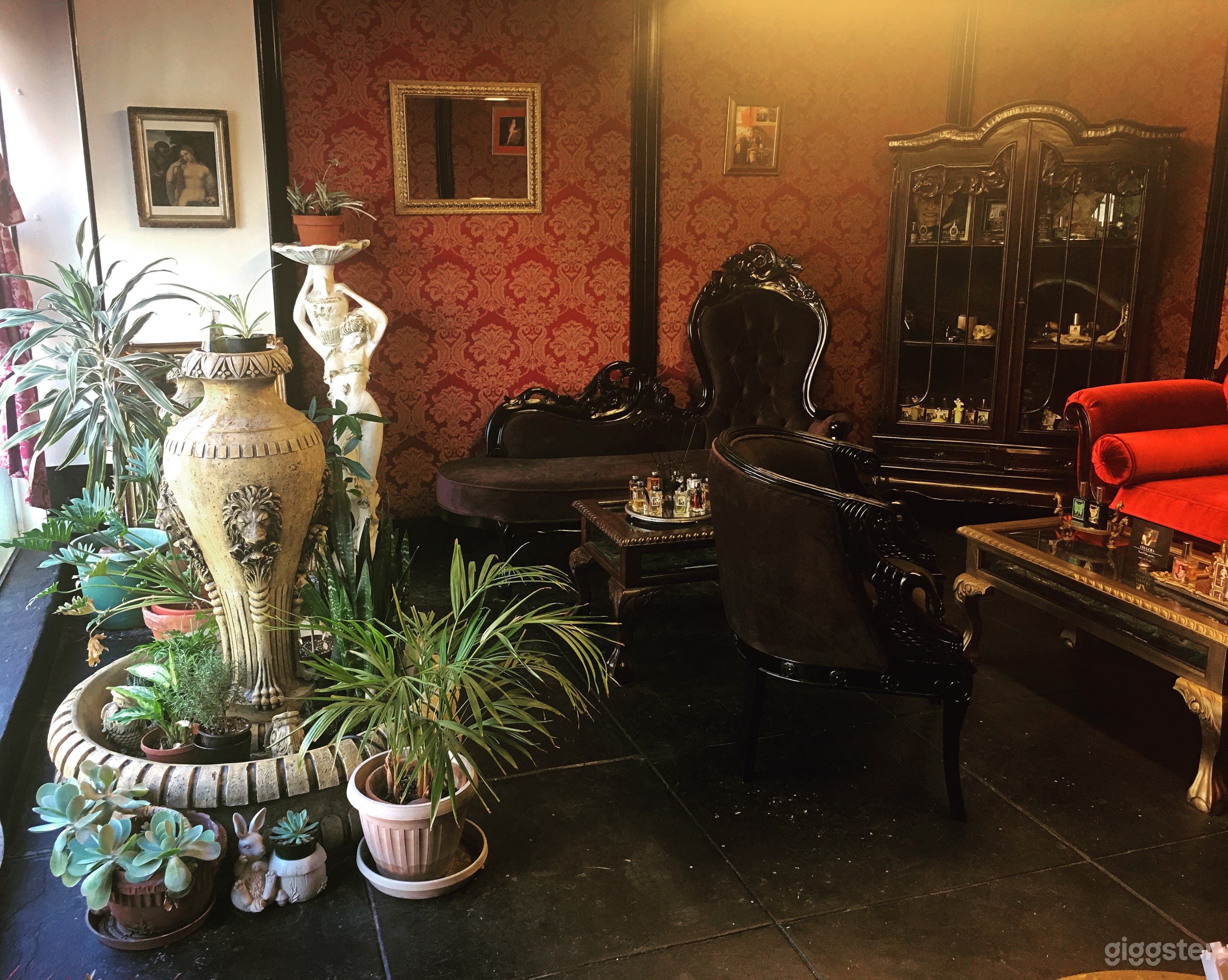 Hollywood Perfume Parlor w Vintage Victorian Decor Photo 1