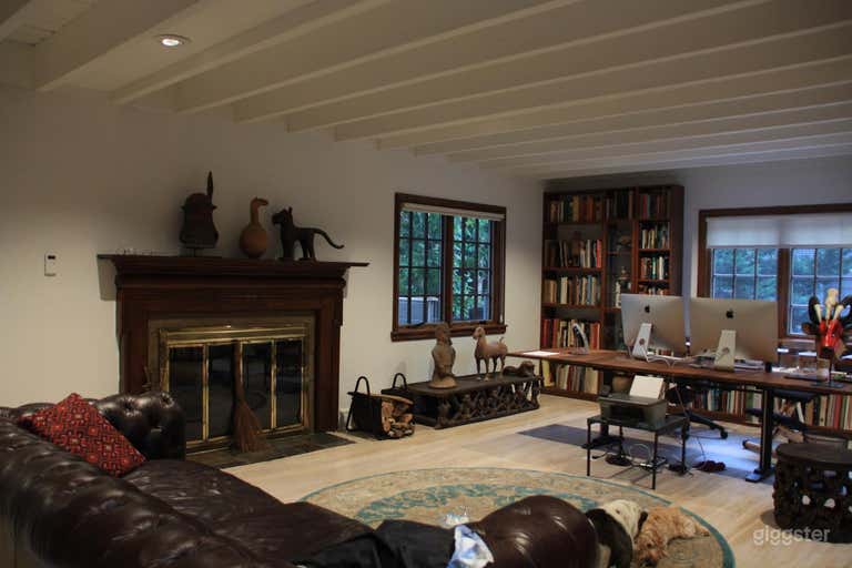  Stylish home w/beautiful artist's studio and pool 