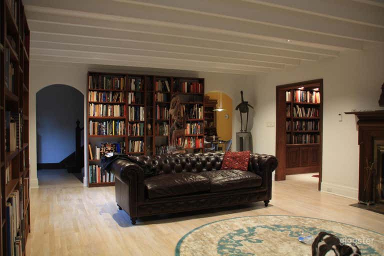  Stylish home w/beautiful artist's studio and pool 