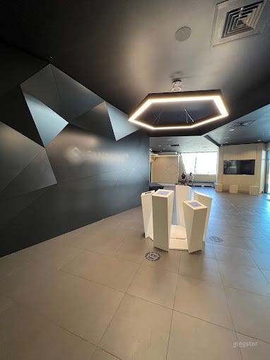 Modern &amp; Futuristic VR Space in San Mateo Photo 4