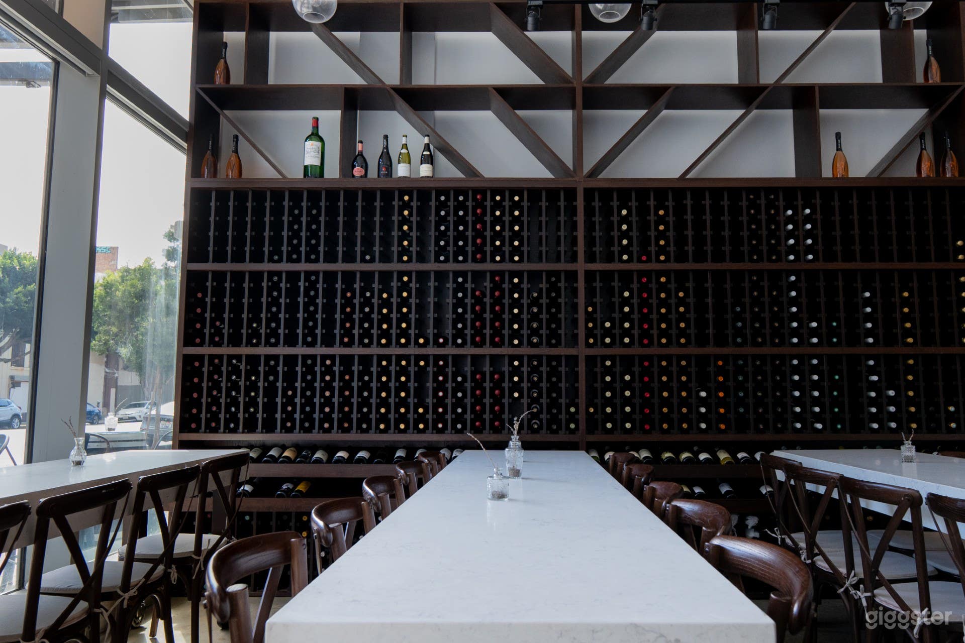 Amazing Modern and Elegant Wine Bar In Downtown Los Angeles Photo 1