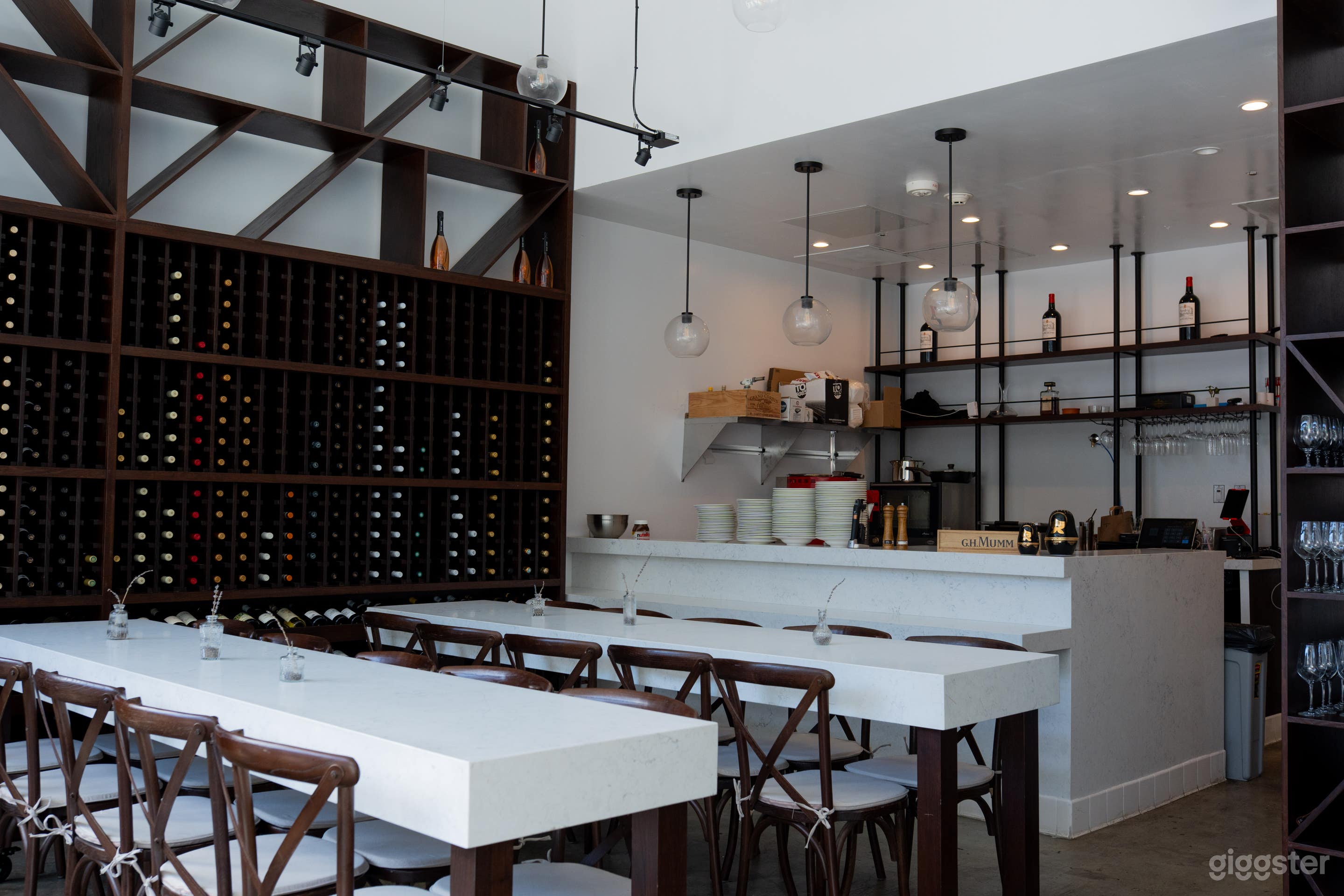 Amazing Modern and Elegant Wine Bar In Downtown Los Angeles Photo 4
