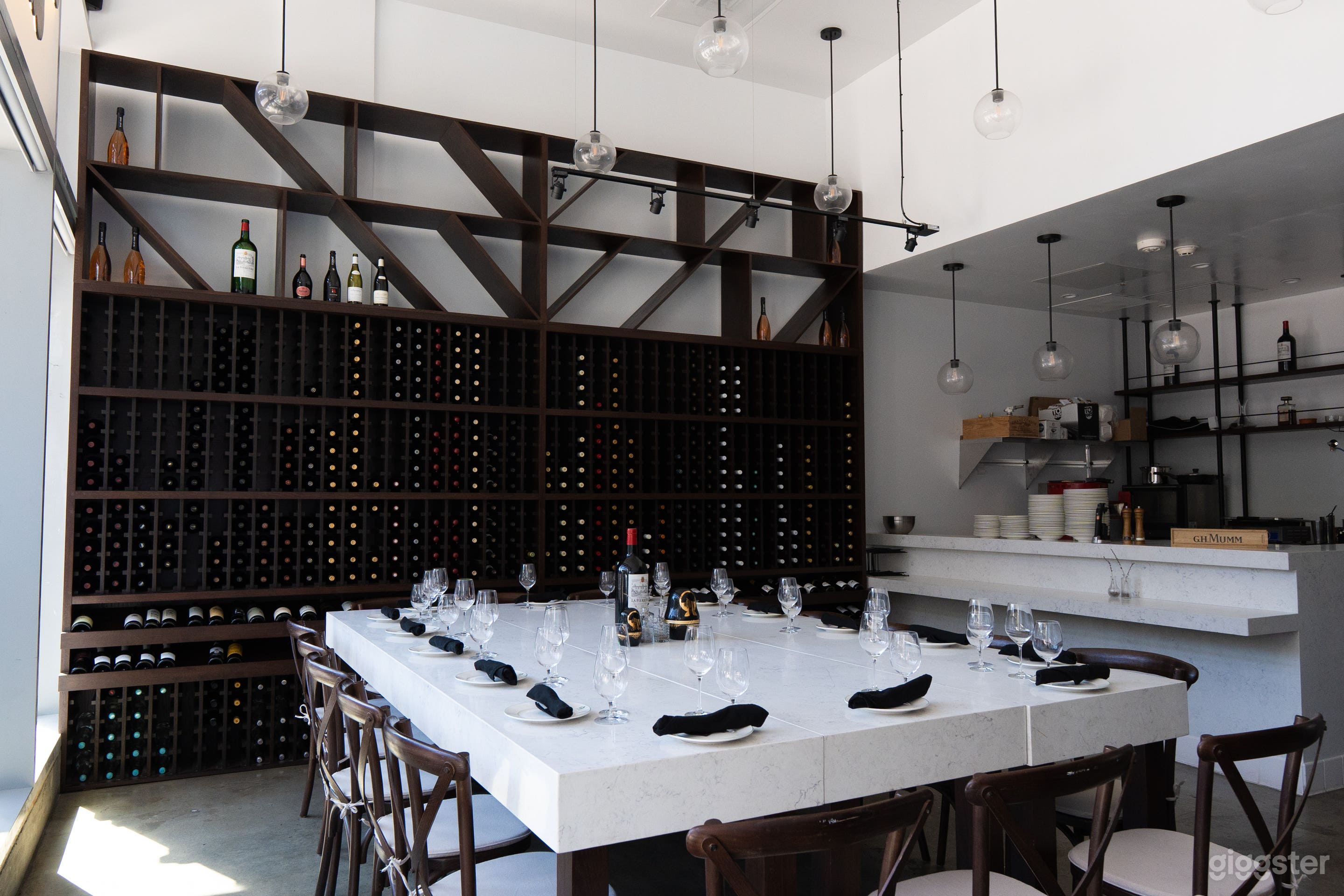 Amazing Modern and Elegant Wine Bar In Downtown Los Angeles Photo 2
