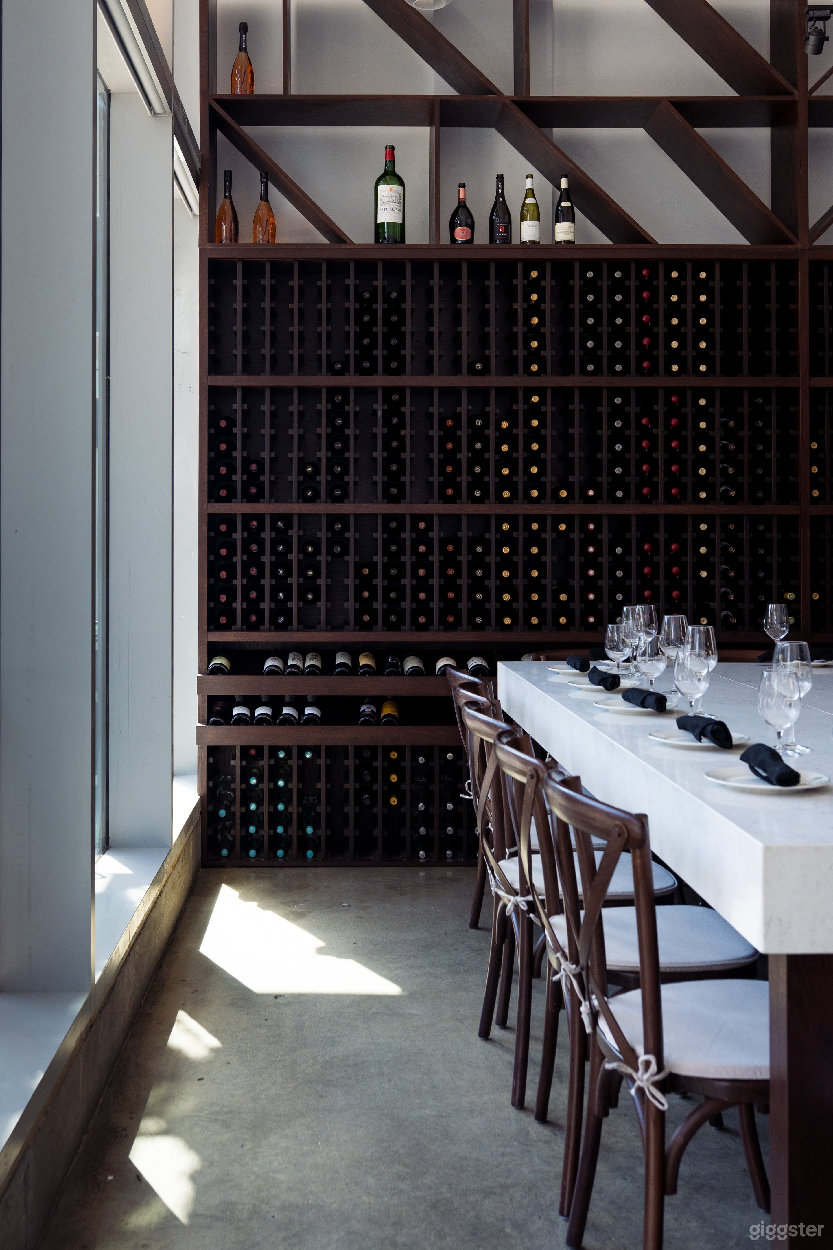 Amazing Modern and Elegant Wine Bar In Downtown Los Angeles Photo 3