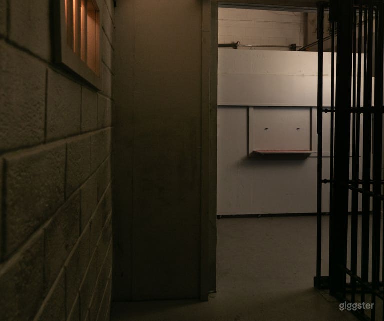  JAIL PRISON CELLS W/ BARS, PAYPHONE STANDING SET. 