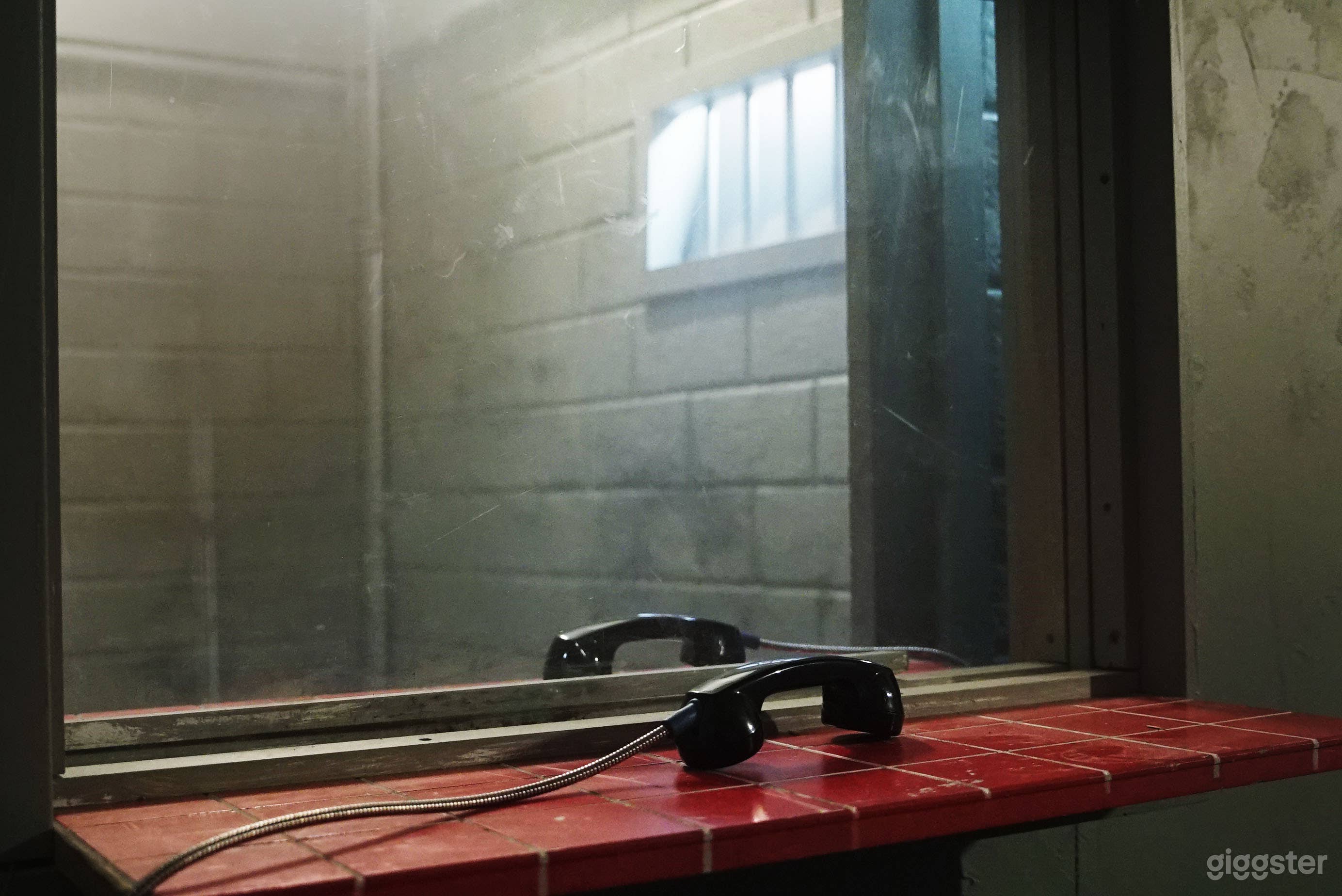 JAIL PRISON CELLS W/ BARS, PAYPHONE STANDING SET. Photo 3