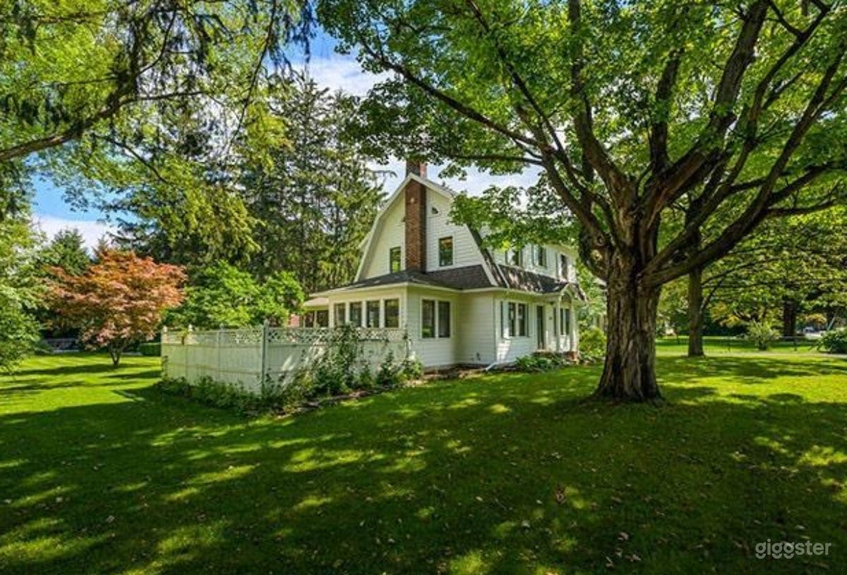 The house-2 Min drive to Hudson