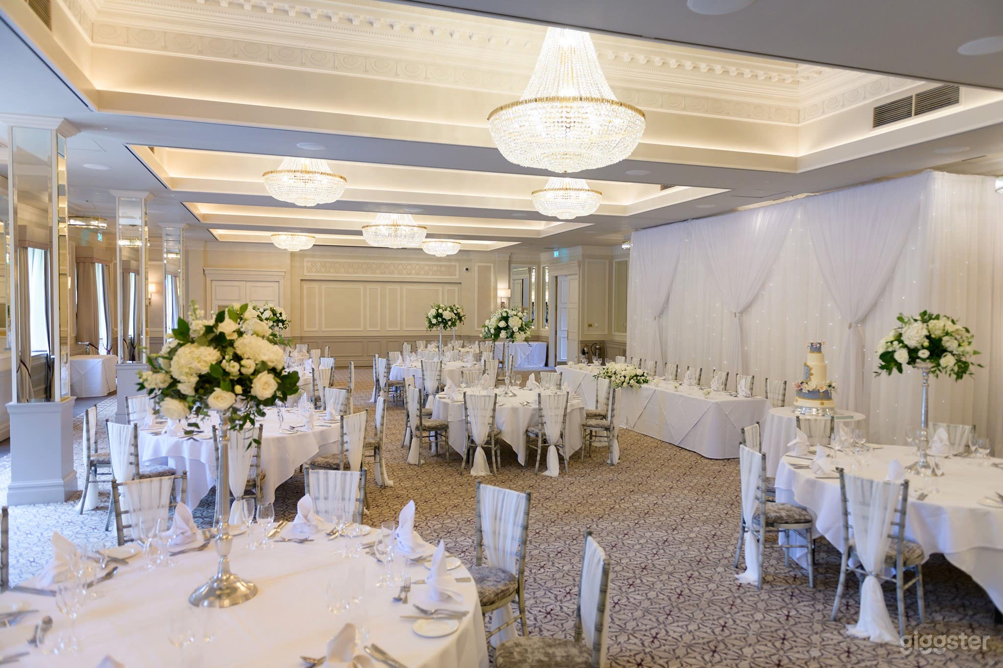 WEST WING LOUNGE Photo 4