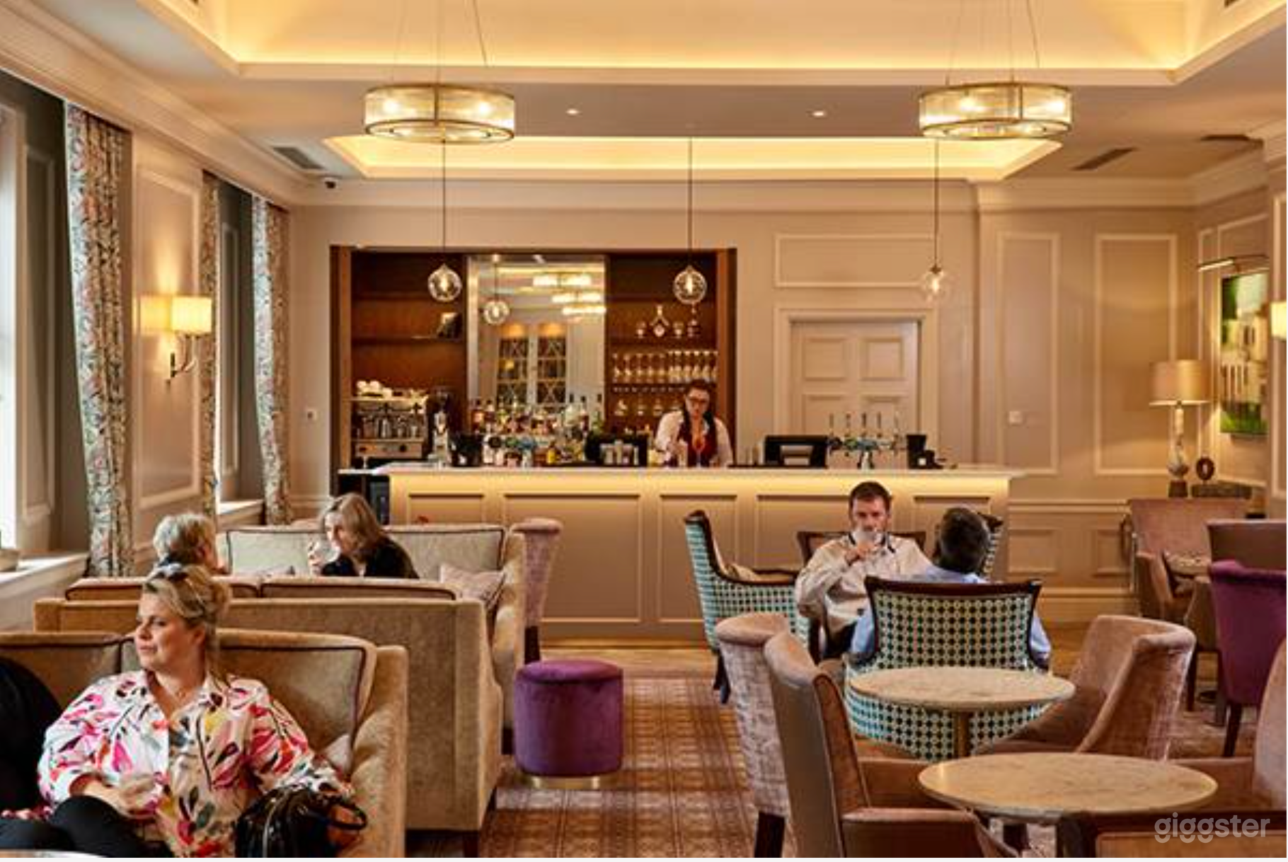 WEST WING LOUNGE Photo 1