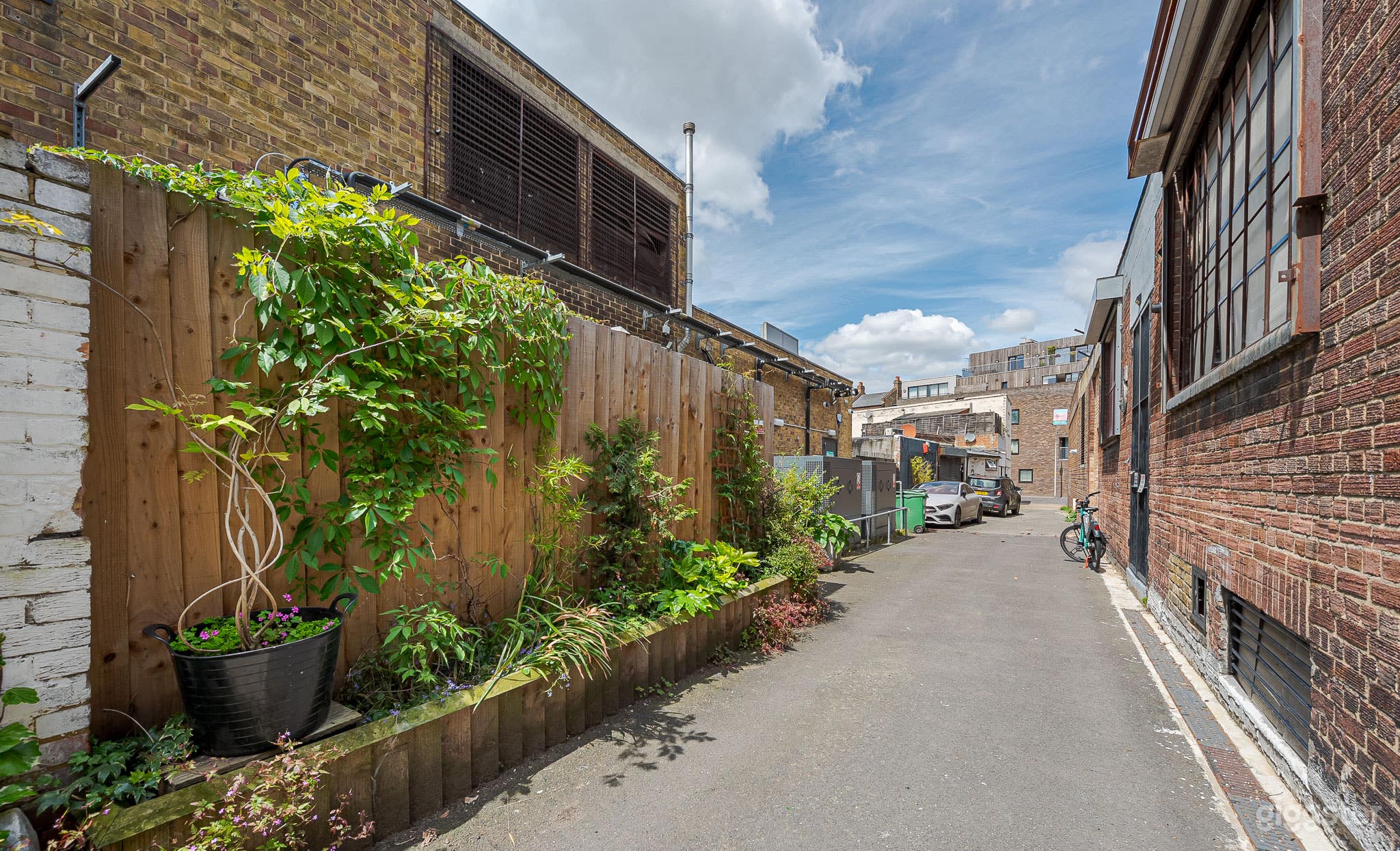 Industrial Artist Studio With Large Rooftop Photo 3