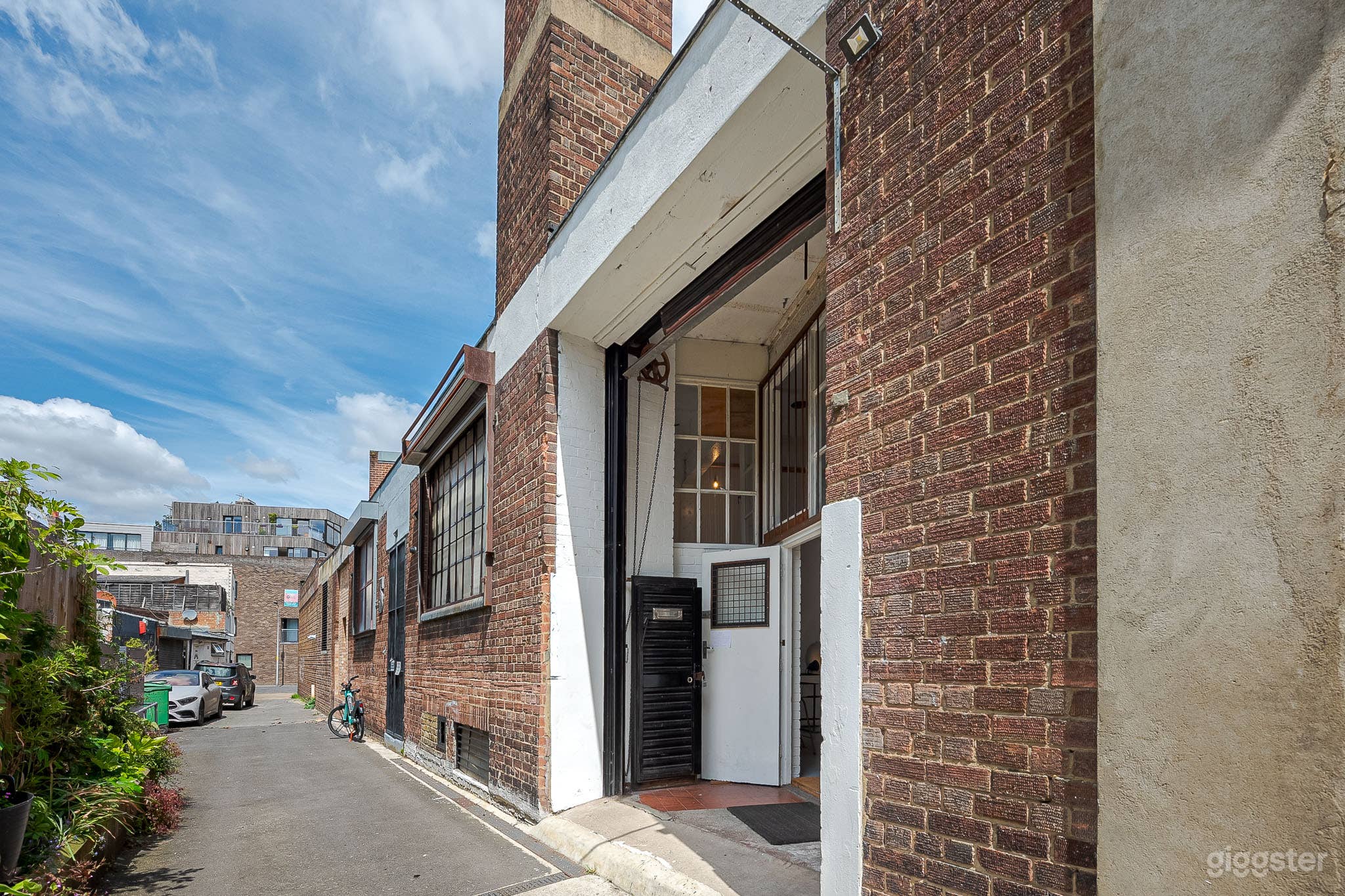 Industrial Artist Studio With Large Rooftop Photo 4