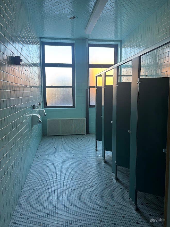 Vacant Elementary School Photo 4