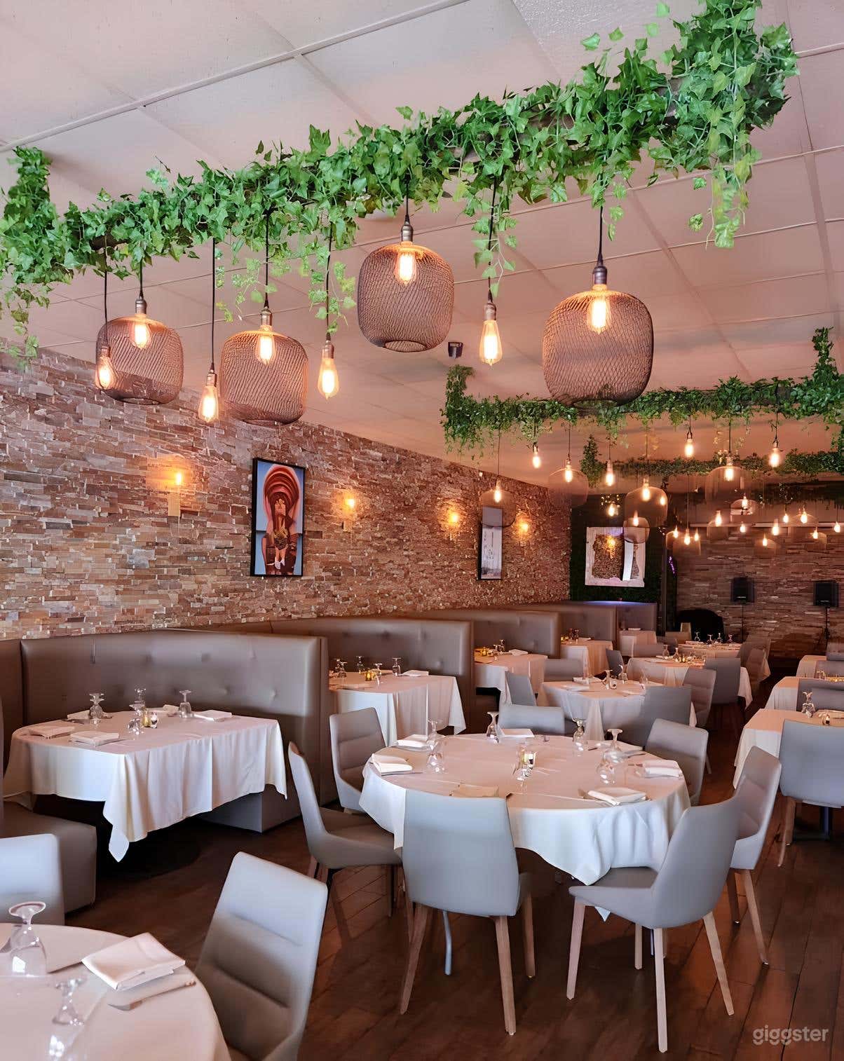 Stunning Private Dining Room Photo 4