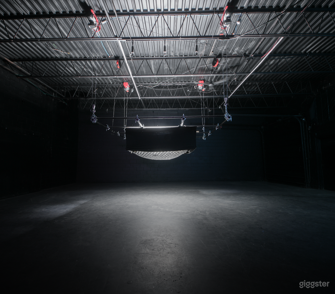 Private party warehouse Cap 300+ VIP Central Photo 3