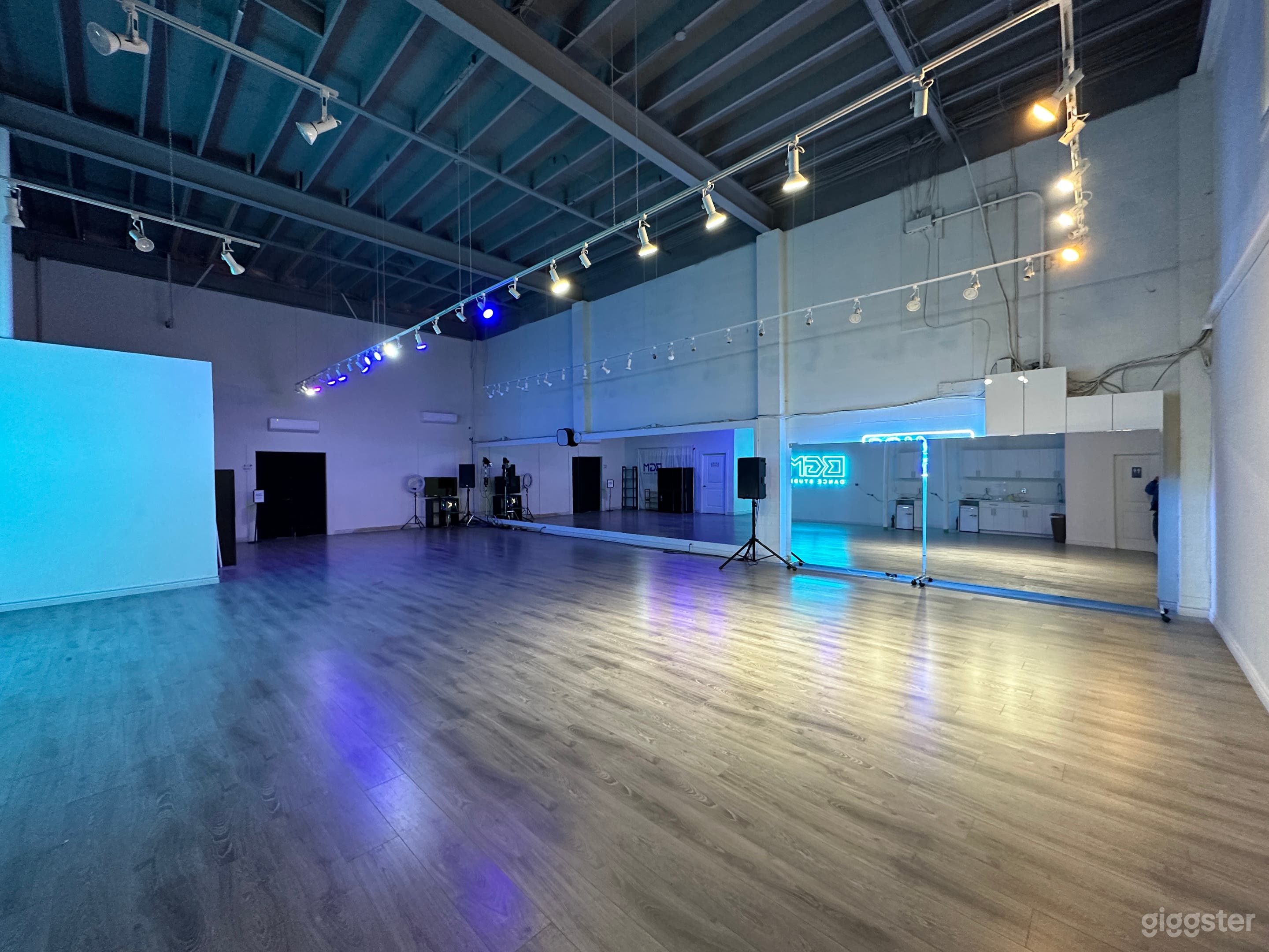 DANCE STUDIO 1  Photo 1